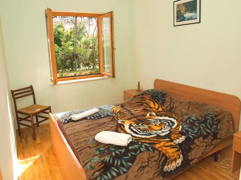 Santic Hotel Postira Exterior photo