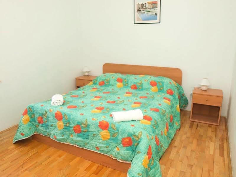 Santic Hotel Postira Exterior photo
