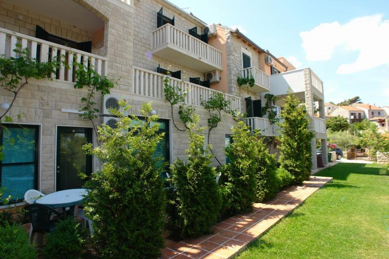 Santic Hotel Postira Exterior photo