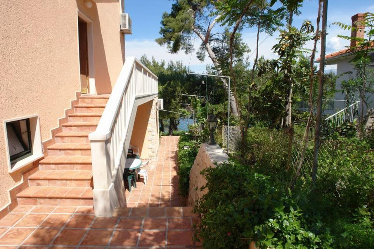 Santic Hotel Postira Exterior photo