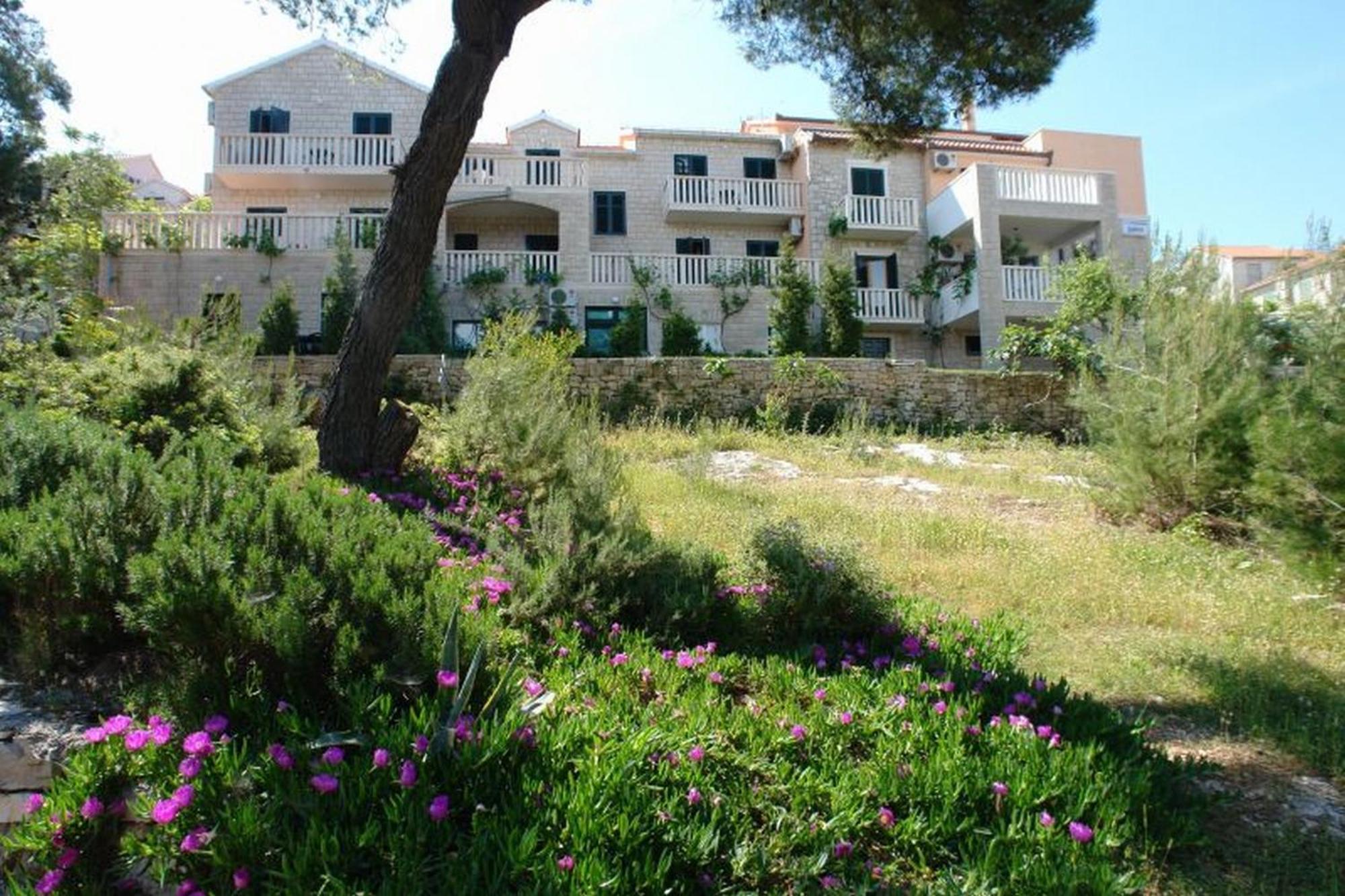 Santic Hotel Postira Exterior photo